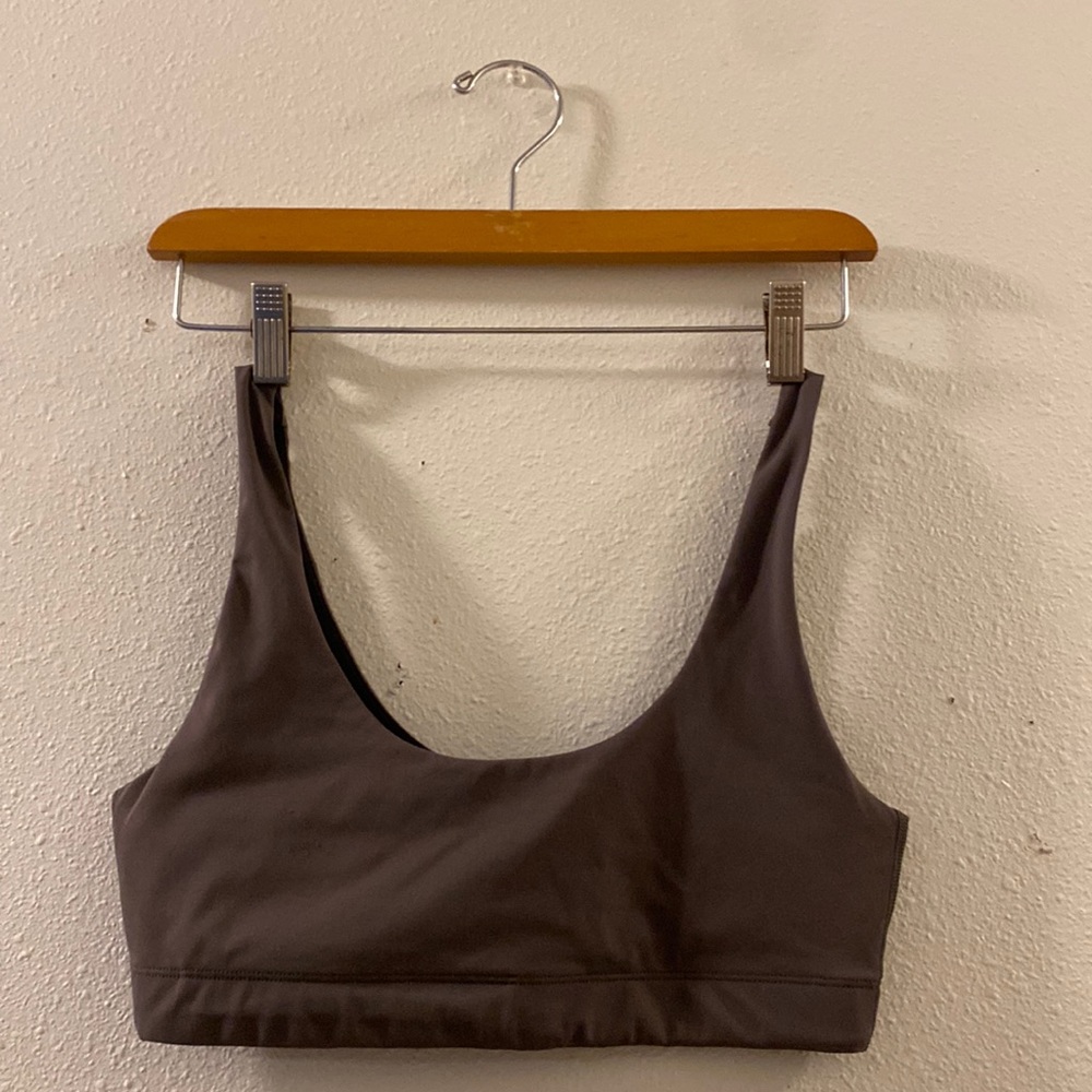 Vuori sports top !!! Super comfy and soft gently used
